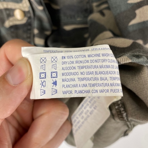 Forever 21 Button Front Camouflage Jacket Shirt - Picture 6 of 7